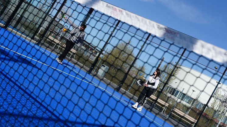 Padel, en av flera aktiviter att prova på under Arenafredagarna