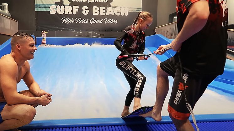 Testa JumpYard's nya Surf Pool - galet roligt!