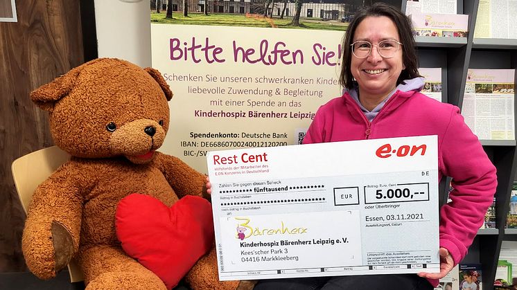 E.ON-Mitarbeiterinnen und Mitarbeiter spenden 5.000 Euro an Bärenherz
