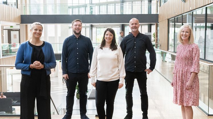 Fra venstre: Kommunikasjonsdirektør Margrethe Assev, teknisk ansvarlig Morten Vee, videoprodusent Cathrine Eldorhagen, Executive Producer Lars Hognestad og markedsdirektør Camilla Haveland. Foto: Karoline Næss/Storebrand