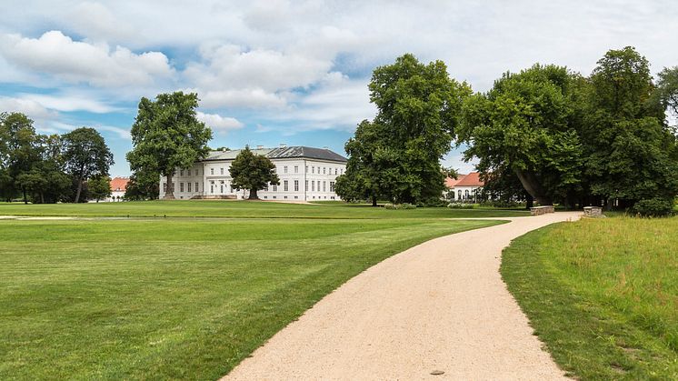 Anfang April startet Schloss Neuhardenberg im Seenland Oder-Spree wieder in die Saison. Foto: TMB-Fotoarchiv Steffen Lehmann. 