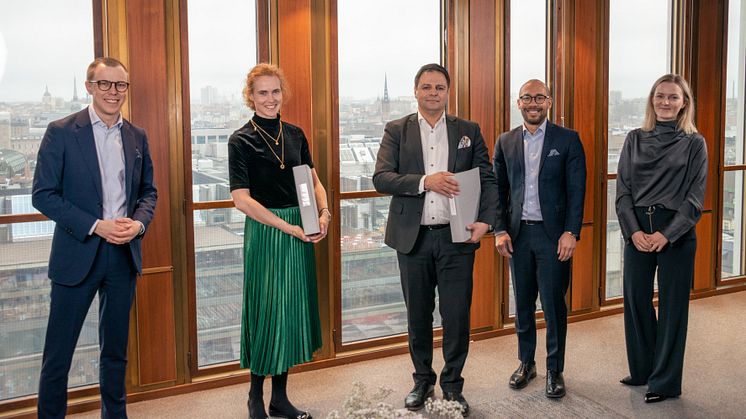 Från vänster: Johan Wejdmark (Fastighetsägarna Service), Maria Sahlén (NREP Sverige), Stefan Younes (Fastighetsägarna Service), David Gutierrez (Fastighetsägarna Service) och Anna Erlandsson (NREP Sverige).