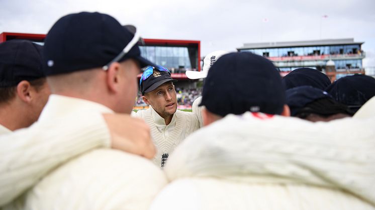 England Test captain Joe Root addresses his team (Getty Images)