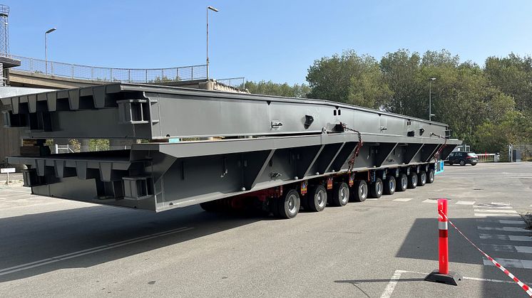 Rødby ferry berth 3: Transport of new upper ramp mobile crane