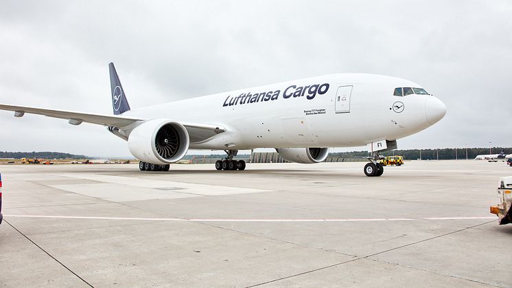 Becoming more sustainable together: Lufthansa Cargo offers all customers CO2-neutral freight shipments