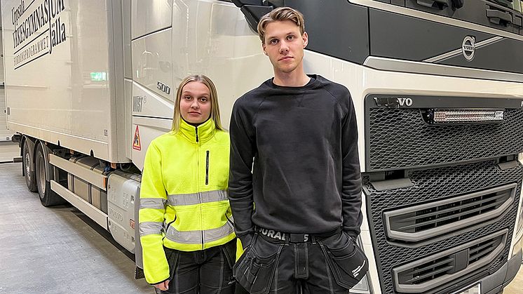 Emilia Mattsson och Linus Widén pluggar till drömyrket på Uppsala yrkesgymnasium, Jälla. Foto: Casimir Reuterskiöld.