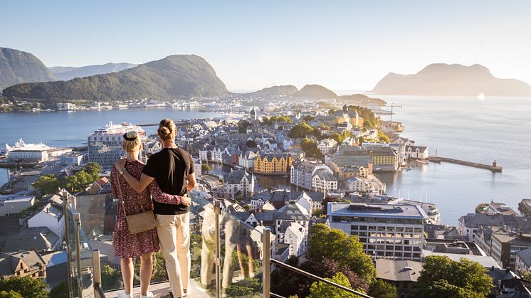 Ålesund og Sunnmøre er en av destinasjonene som opplevde størst økning i kommersielle gjestedøgn i juli, sammenlignet med 2022. Foto: Tibe/Visit Ålesund