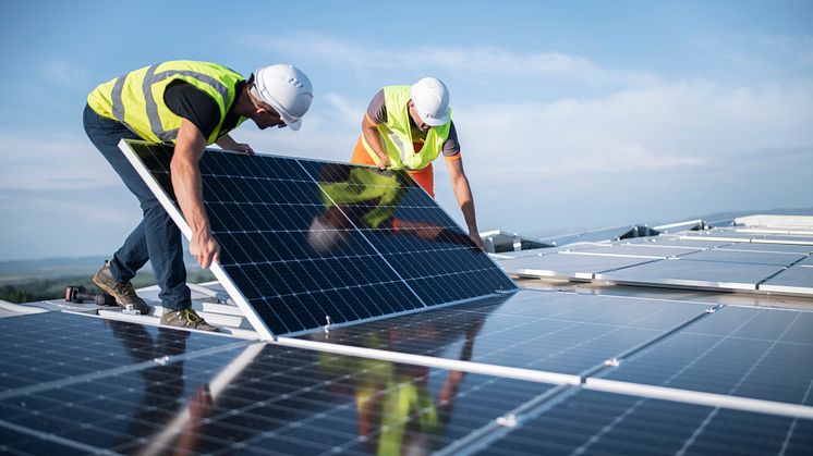 installers-rooftop-solar-panels-getty-1405880267