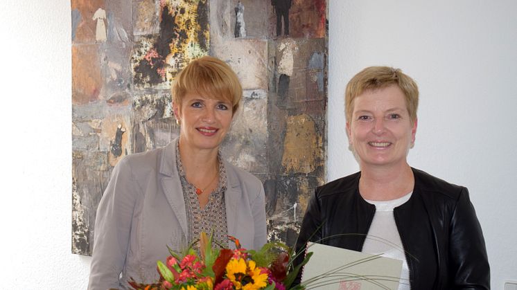 Brandenburgs Wissenschaftsministerin Dr. Martina Münch (l.) hat Prof. Dr. Ulrike Tippe zur Präsidentin der Technischen Hochschule Wildau bestellt. © MWFK