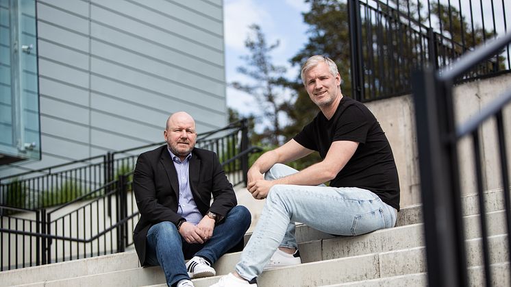 Petter Sigvaldsen och Markus Sulkuporo har utvecklat en digital process och ett verktyg för ledarskap och medarbetarskap. Foto: Svante Olsson.