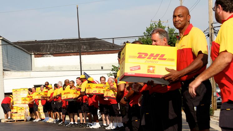 DHL Express & Pizzas 4 Patriots skrivs in i Guinness Book of World Records för världens största pizzaleverans
