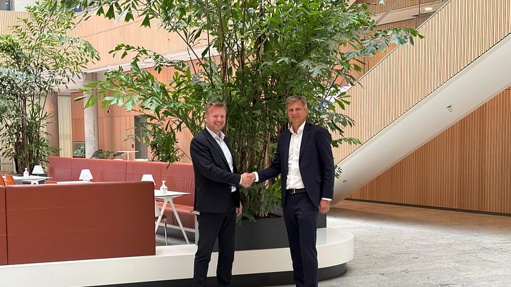 Martin Rune Pedersen (left) and Kim Søgård Bering Kristensen confirming the partnership