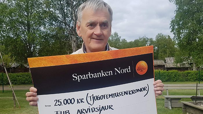 Jan Åström skänker sin del av Kundmiljonen till FUB i Arvidsjaur