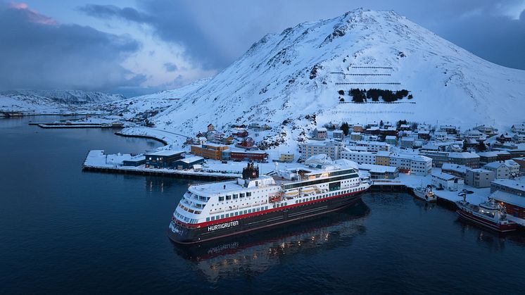 Trollfjord_Honningsvag_240212_00001-2_Kristian_Dale_Hurtigruten.jpg