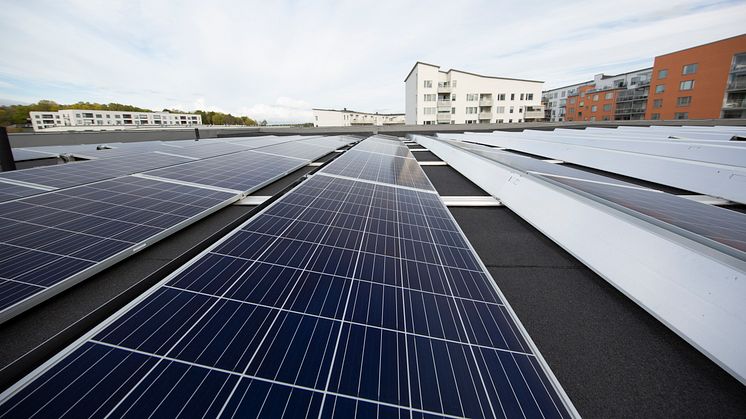 Eneo Solutions bygger solceller på Asecs köpcentrum i Jönköping. Anläggningen blir den största i länet.
