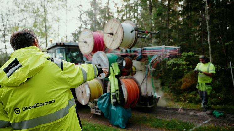 Totalt legger GlobalConnect 270 kilometer fiberkabel, som dekker nesten 1200 husstander i Løten. 