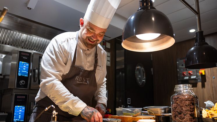Head Chef Douglas Spiik preparing food for Hurtigruten's guests onboard MS Trollfjord's fine dining restaurant Røst