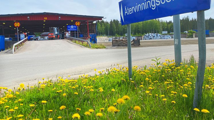 Från och med den här veckan kan Karlskogaborna besöka sin återvinningscentral även på söndagar.