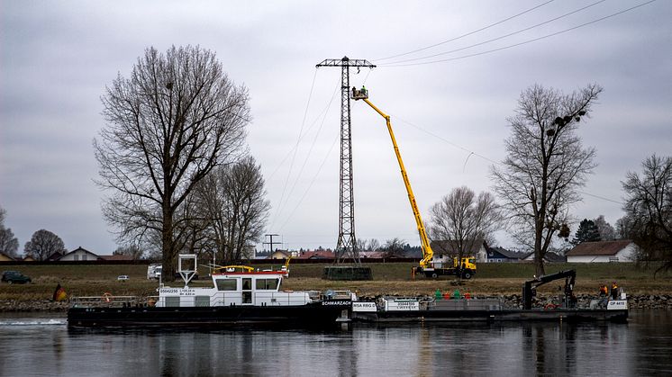 Bayernwerk baut Freileitung in Niederalteich ab – Mastspitze wandert ins Museum