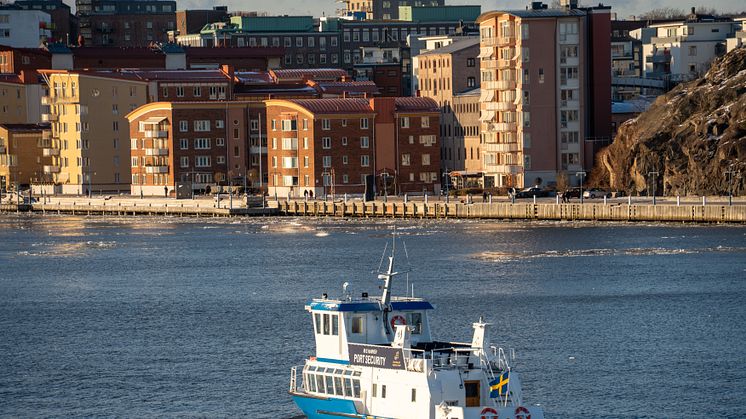 "Nya" M/S Hamnen på testtur vid Eriksberg i Göteborgs Hamns innerhamn. Bild: Göteborgs Hamn AB.