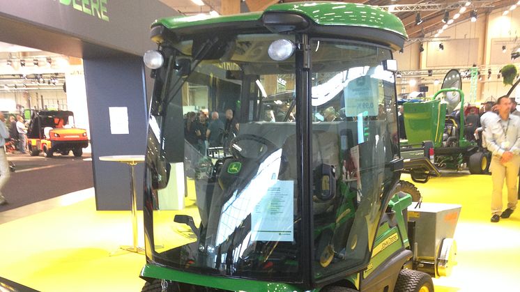 Multimaskinen John Deere 1585 