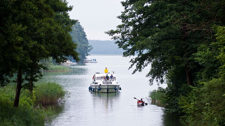 Auch auf dem Charterboot kann man ab Pfingsten wieder übernachten. Foto: TMB-Fotoarchiv/Yorck Maecke Le Boat. 