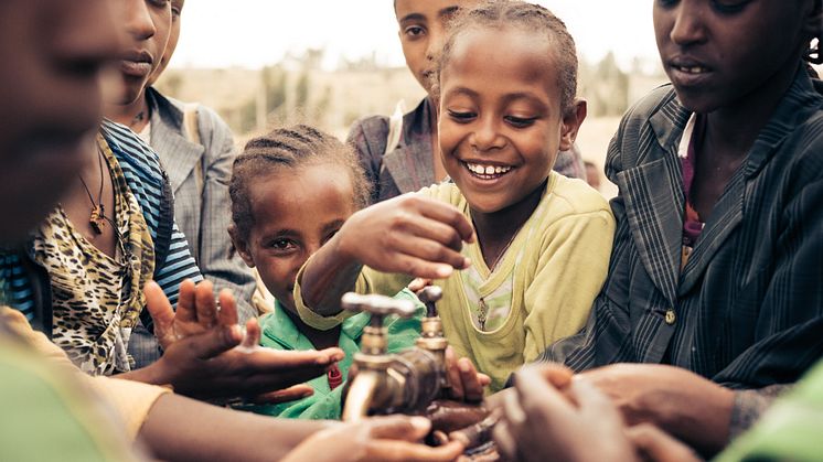 "I love washing hands" in Äthiopien - 140.000 Euro Pfandbecherspenden machen's möglich 