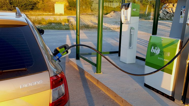 Så här enkelt tankar du världens smartaste drivmedel - biogas!