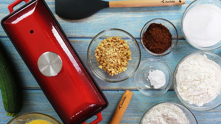 Emaljerad gjutjärnsbrödpanna och köksredskap från Crucible Cookware