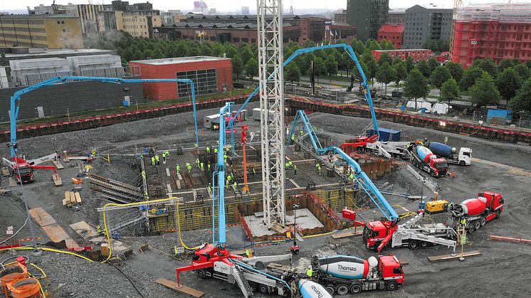 Gjutning av Karlatornets markplatta. Göteborg.