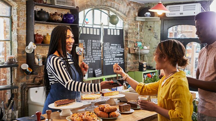 Visa Payment Monitor 2023: Das Smartphone bestimmt zunehmend den Umgang der Schweizer:innen mit Geld