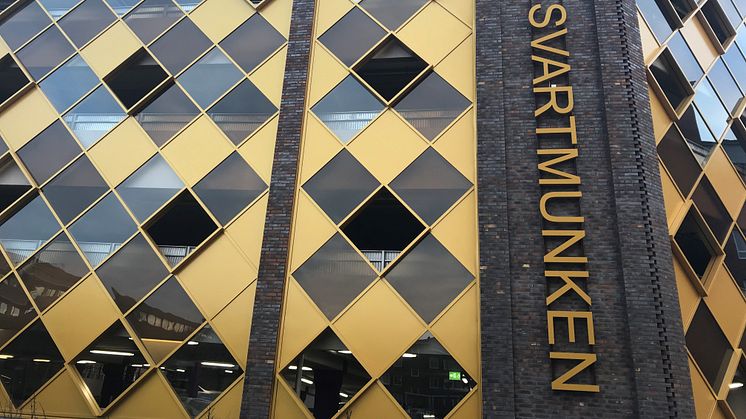 Halverad parkeringsavgift i Svartmunken