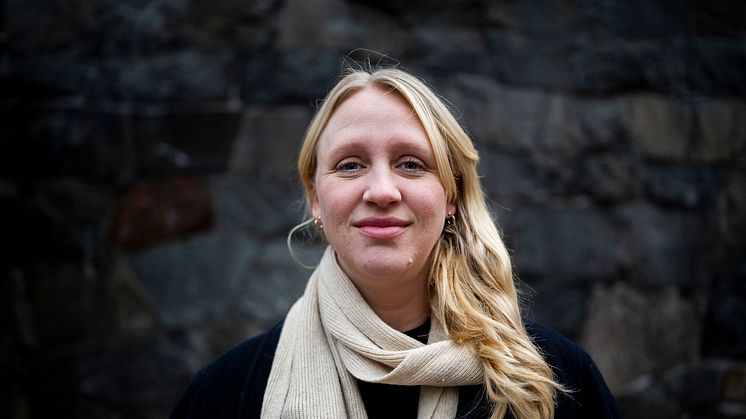 Moa Candil har skrivit två lättlästa böcker om demokrati som nu ges ut på LL-förlaget. Foto: Zanna-Chanel-Nordqvist