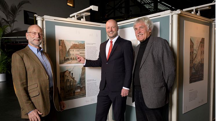 (v.li.) Weinwirt Edmund Neuner, Nachfahre des Auftraggebers der Bilder, Vorstandsvorsitzender Ralf Fleischer und Dr. Richard Bauer bei der Ausstellungseröffnung.