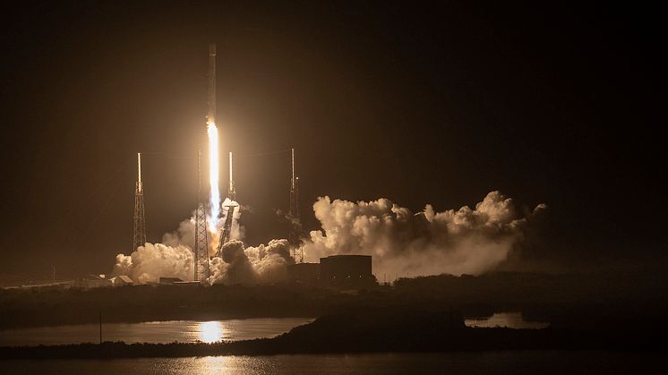 Photo: Falcon 9 expendable rocket lift-off, SpaceX
