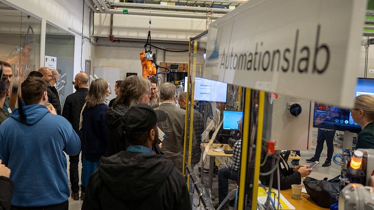 I minglet möttes branschkollegor, forskare, leverantörer och studenter för att diskutera och ta del av nya tekniklösningar och tjänster. Foto: Jimmy Delwér, Innovatum Science Park.