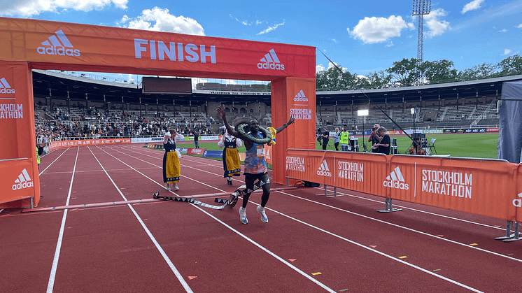 Felix Kirwa vinnare av adidas Stockholm Marathon 2022 får banrekordbonus – utan att ha satt nytt rekord 