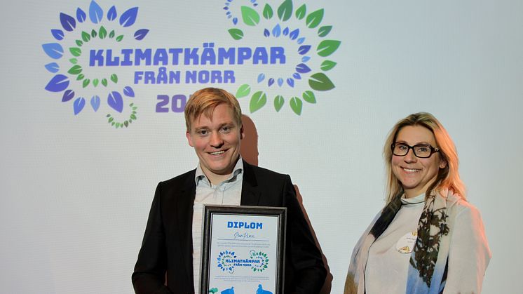 Två glada klimatkämpar – David Lundman och Ulrika Hagman, båda från SunPine, efter prisutdelningen av Klimatkämpar i norr på Carion Sense i Luleå.