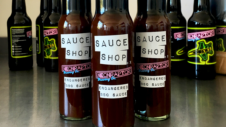 Sauce Shop x Neon Raptor – BBQ-sås med porter i begränsad upplaga