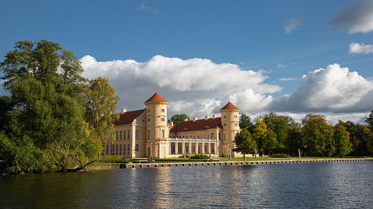 Inspirationsquellen der theaterliebenden Preußenprinzen Friedrich und Heinrich und deren weitreichende Einflüsse auf die europäische Theaterwelt kann man in Schloss Rheinsberg sehen. Foto: TMB-Fotoarchiv/Yorck Maecke.