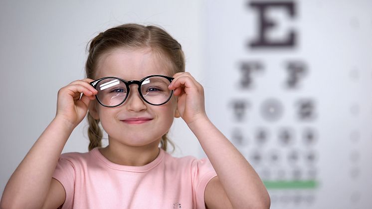Synoptik tipsar: Så väljer du rätt glasögon till ditt barn