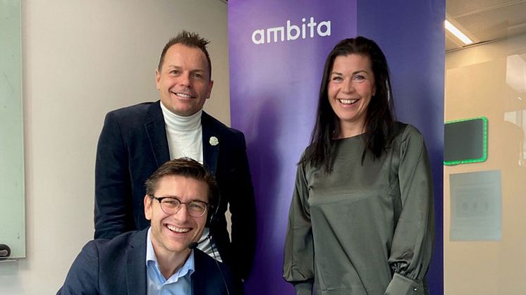 Ambita holder digitalt kurs for eiendomsmelgere. Odd Inge Olsen (tv), Maria Strand (th) og Dag Øyvind Lien (foran)