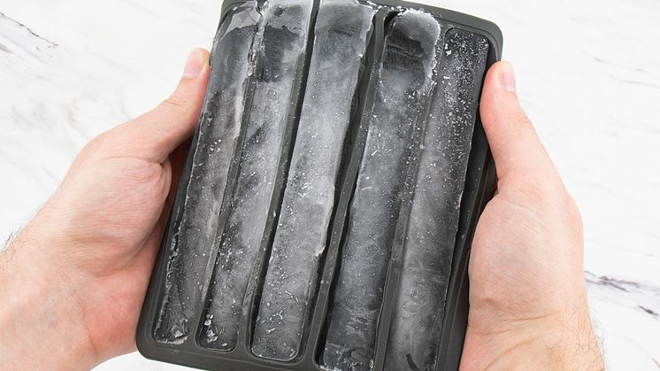 81-34525_Bottle-Ice-Molds_Charcoal_In-use-1-1.jpg