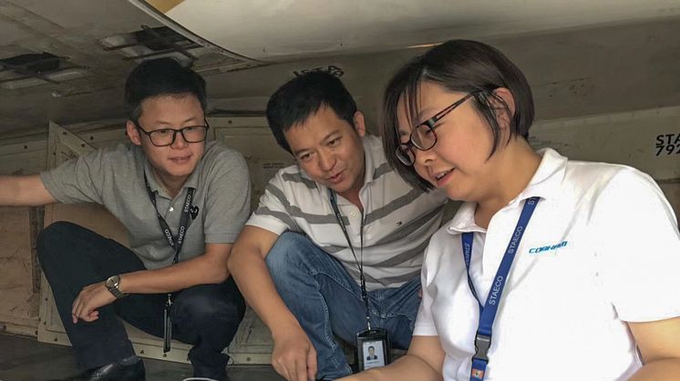 Hi-res image - Cobham SATCOM -  Cobham sales engineer Ying Cui helps configure the AVIATOR 300D terminal with Shenzhen Airlines
