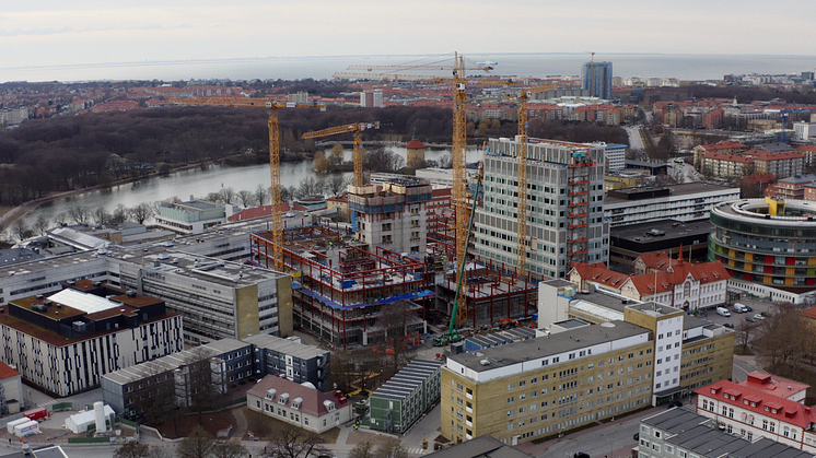 Den nya vårdbyggnaden – uppstickare i Malmös stadssiluett