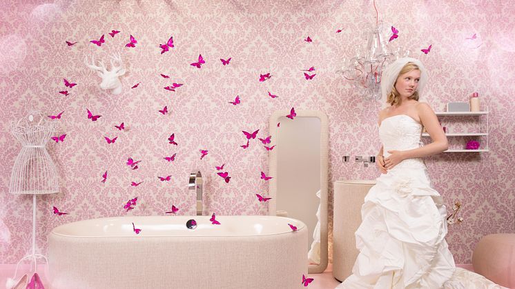 Baden in Farbe – im Fashion-Bathroom wird das Bad wird zum Laufsteg für individuellen Style. Auf der Trendplattform Pop up my Bathroom wird der Trend zu mehr Mode im Bad in angesagten Rosé-Tönen feminin inszeniert.