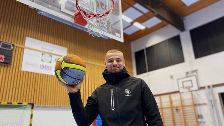 Ungdomskonsulent Ardian Xhibo har inspirerat många till att börja spela basket. 