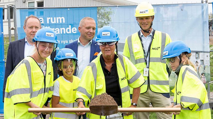 Första spadtaget för Laröds skolas helt nya skollokaler i Helsingborg 16 augusti 2018