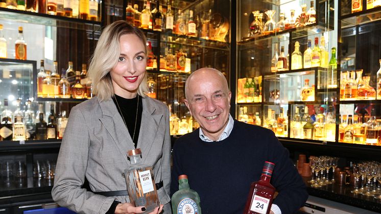 Rebell og bartender Alessandro Palazzi (60) sammen med porteføljeansvarlig i Pernod Ricard, Tina Stangnes 