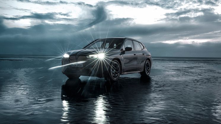 BMW tuo CES-messuille ensi kertaa iX M60 -sähköauton ja väriä vaihtavan auton